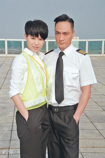 吳鎮宇埋位前用手機跟胡杏兒玩自拍。(攝影/記者:陳釗)陳法拉覺得有份提名視后已很開心。(攝影/記者:陳釗) 吳鎮宇埋位前用手機跟胡杏兒玩自拍。(攝影/記者:陳釗)陳法拉覺得有份提名視后已很開心。(攝影/記者:陳釗)