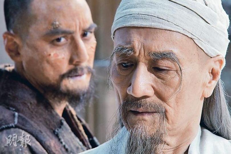謝賢(右)與吳彥祖(左)比併武功。(微博圖片) 謝賢(右)與吳彥祖(左)比併武功。(微博圖片)