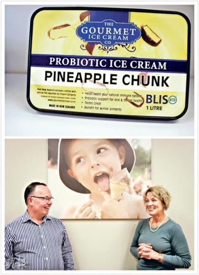 有助增強抵抗力的Probiotic雪糕系列,是Mark Scorgie及太太的傑作。(陳俊偉攝)家庭式的品牌經營具彈性,可嘗試多種雪糕口味,例如罕有的聖誕布甸。 (陳俊偉攝) 有助增強抵抗力的Probiotic雪糕系列,是Mark Scorgie及太太的傑作。(陳俊偉攝)家庭式的品牌經營具彈性,可嘗試多種雪糕口味,例如罕有的聖誕布甸。 (陳俊偉攝)