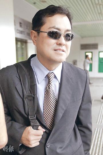 灣仔分區指揮官黃冠豪涉收受「辰田食棧」飲食折扣,沒向上司報告,又對其非法賣酒不採取行動。(郭慶輝攝) 灣仔分區指揮官黃冠豪涉收受「辰田食棧」飲食折扣,沒向上司報告,又對其非法賣酒不採取行動。(郭慶輝攝)
