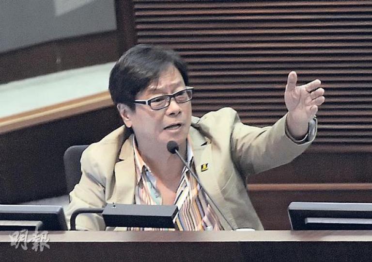 未有參與泛民協調的人民力量黃毓民,昨在建制派多個黨派成員支持下,壓倒泛民派出的工黨何秀蘭,躋身政府帳目委員會。(余俊亮攝) 未有參與泛民協調的人民力量黃毓民,昨在建制派多個黨派成員支持下,壓倒泛民派出的工黨何秀蘭,躋身政府帳目委員會。(余俊亮攝)