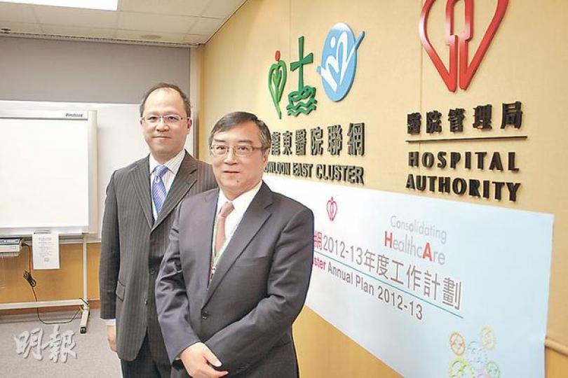 九龍東醫院聯網總監雷操奭(右)承認聯網內的前線醫護人員承受不少壓力;聯網內醫院診所將增設病牀及門診名額。左為聯合醫院家庭醫生及基層健康科部門主管周偉強。(楊德銘攝) 九龍東醫院聯網總監雷操奭(右)承認聯網內的前線醫護人員承受不少壓力;聯網內醫院診所將增設病牀及門診名額。左為聯合醫院家庭醫生及基層健康科部門主管周偉強。(楊德銘攝)