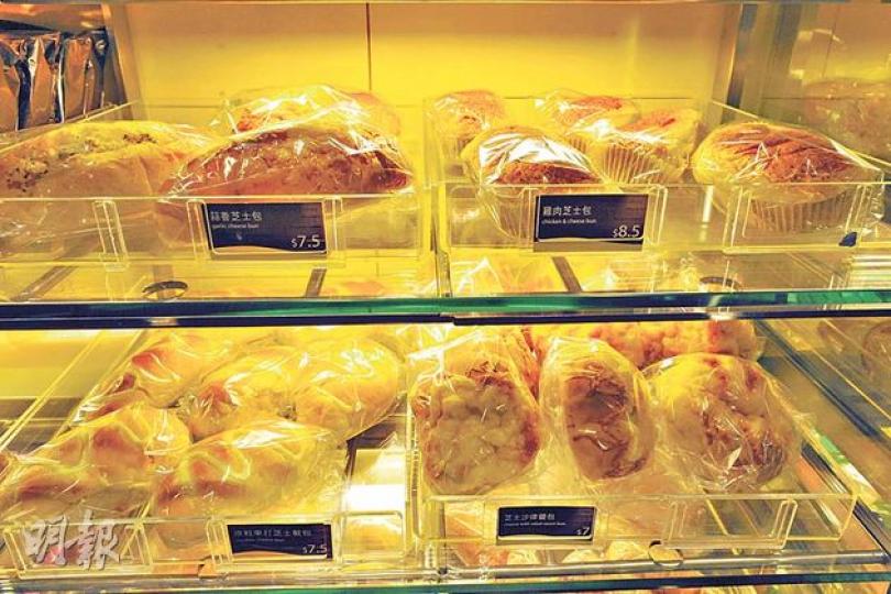 綠領行動訪問800名市民,當中69%認為麵包店濫發膠袋最嚴重。(葉家豪攝)(明報製圖) 綠領行動訪問800名市民,當中69%認為麵包店濫發膠袋最嚴重。(葉家豪攝)(明報製圖)
