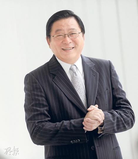 工商界林健鋒加入行政會議,他期盼梁振英處理樓市及扶貧等工作後,可多花精神協助中小企發展。(余俊亮攝) 工商界林健鋒加入行政會議,他期盼梁振英處理樓市及扶貧等工作後,可多花精神協助中小企發展。(余俊亮攝)