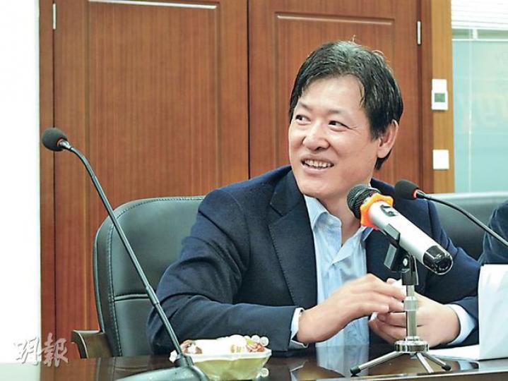 漢能常務副總裁馮電波稱,漢能有意把光伏業務打包上市,或以IPO形式,亦有可能借助鉑陽的平台。(廖毅然攝) 漢能常務副總裁馮電波稱,漢能有意把光伏業務打包上市,或以IPO形式,亦有可能借助鉑陽的平台。(廖毅然攝)
