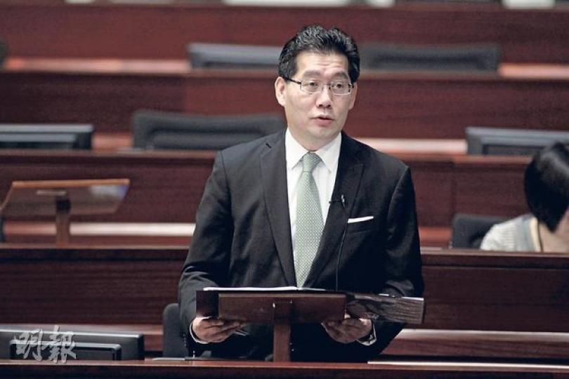 商務及經濟發展局長蘇錦樑明日將會出席立法會資訊科技及廣播事務委員會會議,解釋政府在DBC一事上的立場。(郭慶輝攝) 商務及經濟發展局長蘇錦樑明日將會出席立法會資訊科技及廣播事務委員會會議,解釋政府在DBC一事上的立場。(郭慶輝攝)
