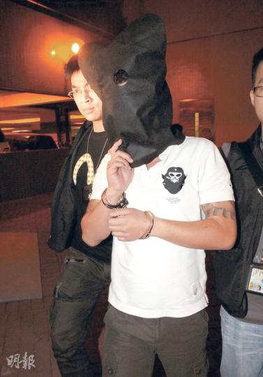 涉案女子與男友以情侶檔盜竊店舖,警方相信二人在尖沙嘴購物區犯案。(蔡方山攝) 涉案女子與男友以情侶檔盜竊店舖,警方相信二人在尖沙嘴購物區犯案。(蔡方山攝)