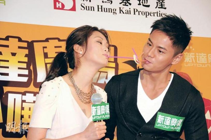 羅仲謙(右)投入與岑麗香(左)玩遊戲,相信楊小姐不會呷醋吧!(攝影/記者:林祖傑) 羅仲謙(右)投入與岑麗香(左)玩遊戲,相信楊小姐不會呷醋吧!(攝影/記者:林祖傑)