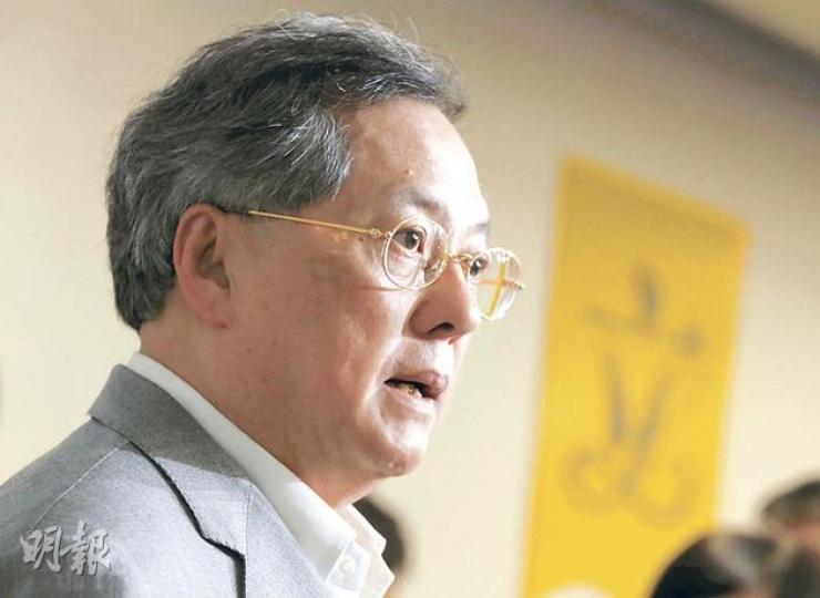財委會主席張宇人昨宣布決定行使酌情權,今晚召開合共4小時特別財委會,審議長者生活津貼。他強調是按議事規則決定,考慮到40萬長者,認為撥款申請有迫切性,否認受壓開會。(李澤彤攝)立法會昨日完成福利事務委員會公聽會,長津撥款申請今在財委會審議,勞工及福利局長張建宗(左),特別與委員會主席、工聯會陳婉嫻握手,期望對方今日手下留情。(李澤彤攝) 財委會主席張宇人昨宣布決定行使酌情權,今晚召開合共4小時特別財委會,審議長者生活津貼。他強調是按議事規則決定,考慮到40萬長者,認為撥款申請有迫切性,否認受壓開會。(李澤彤攝)立法會昨日完成福利事務委員會公聽會,長津撥款申請今在財委會審議,勞工及福利局長張建宗(左),特別與委員會主席、工聯會陳婉嫻握手,期望對方今日手下留情。(李澤彤攝)