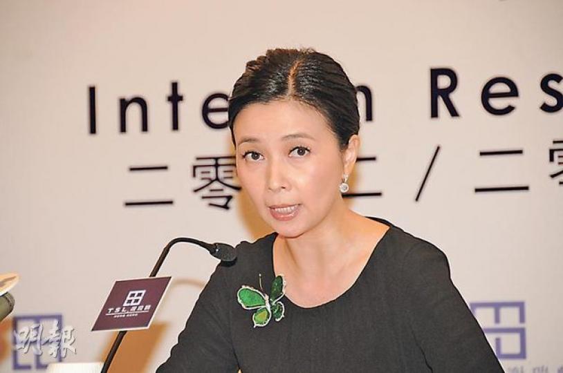謝瑞麟主席兼行政總裁謝邱安儀表示,下半年是傳統銷售旺季,預計銷售將會好轉,又指目前並無縮減人手打算,也無閉店計劃。(陳淑安攝) 謝瑞麟主席兼行政總裁謝邱安儀表示,下半年是傳統銷售旺季,預計銷售將會好轉,又指目前並無縮減人手打算,也無閉店計劃。(陳淑安攝)