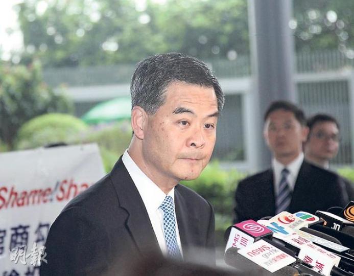 中大昨日公布10月份民意調查,特首梁振英的整體表現評分為49.4分,較上月高0.6分,仍未合格。(林俊源攝) 中大昨日公布10月份民意調查,特首梁振英的整體表現評分為49.4分,較上月高0.6分,仍未合格。(林俊源攝)