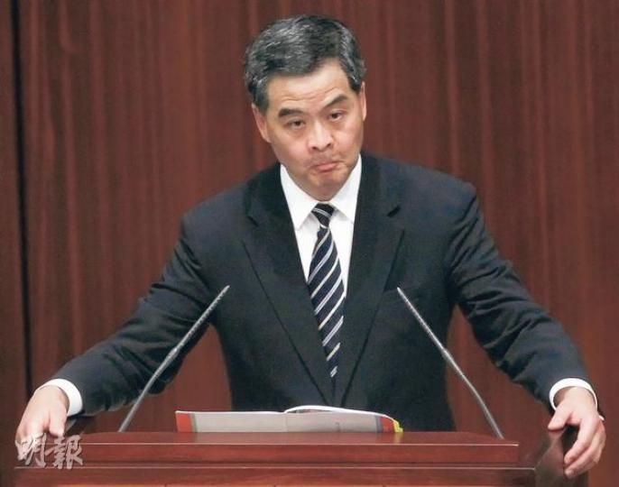 特首梁振英表示,港人無論如何都不應透過高舉殖民旗幟去表達不滿,又重申香港回歸中國,奉行一國兩制及港人治港是外國政府公認的事實,暗指港獨不可能。(李紹昌攝) 特首梁振英表示,港人無論如何都不應透過高舉殖民旗幟去表達不滿,又重申香港回歸中國,奉行一國兩制及港人治港是外國政府公認的事實,暗指港獨不可能。(李紹昌攝)