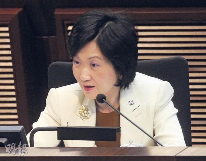 身兼立法會議員的行政會議成員葉劉淑儀昨表示,若林奮強最終未能釋除公眾疑慮,就要考慮是否留任行會。(余俊亮攝) 身兼立法會議員的行政會議成員葉劉淑儀昨表示,若林奮強最終未能釋除公眾疑慮,就要考慮是否留任行會。(余俊亮攝)