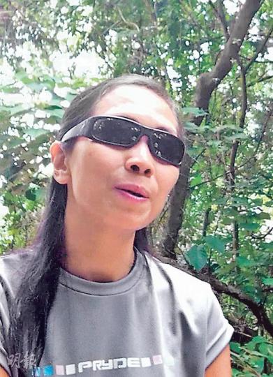 本報記者以顧客身分在棕櫚灘與股東兼董事李玉英(圖)談話,李玉英稱今年中秋節曾舉行多達600人參加的派對。(明報記者攝) 本報記者以顧客身分在棕櫚灘與股東兼董事李玉英(圖)談話,李玉英稱今年中秋節曾舉行多達600人參加的派對。(明報記者攝)