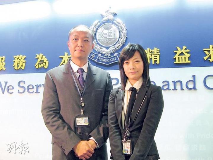警隊災難遇害者辨認組督察陳仲欣(右)及鄺紹邦(左),在南丫海難當晚趕到南區水警基地及葵涌殮房,記錄每具遺體表徵,以助日後認屍及查找死因,甚至可助調查事故相關經過。(錢瑋琪攝) 警隊災難遇害者辨認組督察陳仲欣(右)及鄺紹邦(左),在南丫海難當晚趕到南區水警基地及葵涌殮房,記錄每具遺體表徵,以助日後認屍及查找死因,甚至可助調查事故相關經過。(錢瑋琪攝)