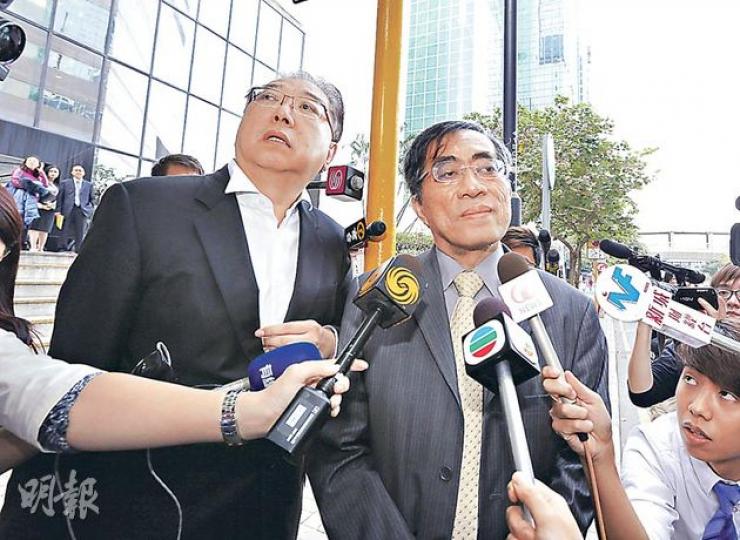 曾景文昨離開法院時對記者提問一概不回應。(李澤彤攝)麥齊光昨神情較輕鬆,離開時遭20多名記者包圍採訪,令他寸步難行,擾攘近5分鐘才登車離去。(李澤彤攝) 曾景文昨離開法院時對記者提問一概不回應。(李澤彤攝)麥齊光昨神情較輕鬆,離開時遭20多名記者包圍採訪,令他寸步難行,擾攘近5分鐘才登車離去。(李澤彤攝)