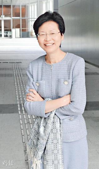 政務司長林鄭月娥昨應教育局長吳克儉邀請,與中學校長和教協會面,表示對中學每班減人頭持開放態度。(尹錦恩攝)中學議會及18區中學校長會聯席會議成員繼續爭取「321」彈性減人頭方案,聯席召集人廖亞全(前排右三)歡迎政府對方案持開放態度,引述林鄭表示會持續溝通,對最終達成共識表示樂觀,期望於未來一周內解決問題。(尹錦恩攝) 政務司長林鄭月娥昨應教育局長吳克儉邀請,與中學校長和教協會面,表示對中學每班減人頭持開放態度。(尹錦恩攝)中學議會及18區中學校長會聯席會議成員繼續爭取「321」彈性減人頭方案,聯席召集人廖亞全(前排右三)歡迎政府對方案持開放態度,引述林鄭表示會持續溝通,對最終達成共識表示樂觀,期望於未來一周內解決問題。(尹錦恩攝)