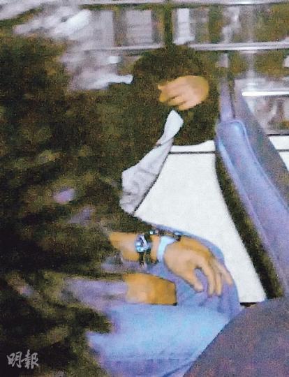 假冒女醫生、前後可能強姦及威脅40名女童發生性行為的渠工色魔,昨提堂聆訊後,由囚車押送離去。(葉家豪攝) 假冒女醫生、前後可能強姦及威脅40名女童發生性行為的渠工色魔,昨提堂聆訊後,由囚車押送離去。(葉家豪攝)