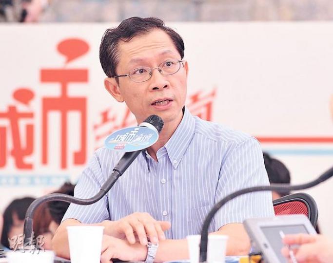 明光社總幹事蔡志森指自己不反對就同性平權問題進行諮詢,但擔心立法後,只要同性戀者覺得被歧視即可提告,大眾容易因此而被入罪。(鄧宗弘攝)立法會同志議員陳志全批評反對平權者不了解現時香港情况,更斥明光社蔡志森暗示肛交等於同性戀的講法是混淆視聽。(鄧宗弘攝) 明光社總幹事蔡志森指自己不反對就同性平權問題進行諮詢,但擔心立法後,只要同性戀者覺得被歧視即可提告,大眾容易因此而被入罪。(鄧宗弘攝)立法會同志議員陳志全批評反對平權者不了解現時香港情况,更斥明光社蔡志森暗示肛交等於同性戀的講法是混淆視聽。(鄧宗弘攝)
