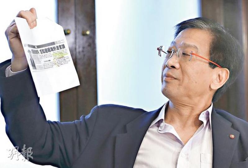 基本法研究中心主席胡漢清(圖)拿起律政司長袁國強發聲明駁斥法官國籍論的報道,指袁國強事前沒有詢問他意見,做法不專業。(李澤彤攝) 基本法研究中心主席胡漢清(圖)拿起律政司長袁國強發聲明駁斥法官國籍論的報道,指袁國強事前沒有詢問他意見,做法不專業。(李澤彤攝)