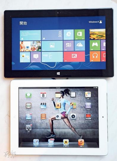 Microsoft Surface(1366×768,圖上)、第三代iPad(2048×1536,圖下)。(葉思雅攝)兩機厚度相若,但Surface(右)機重680g,不及652g的Wi-Fi版iPad(左)。(Wi-Fi版Retina的iPad與Microsoft Surface,32GB及64GB同價)。(葉思雅攝) Microsoft Surface(1366×768,圖上)、第三代iPad(2048×1536,圖下)。(葉思雅攝)兩機厚度相若,但Surface(右)機重680g,不及652g的Wi-Fi版iPad(左)。(Wi-Fi版Retina的iPad與Microsoft Surface,32GB及64GB同價)。(葉思雅攝)