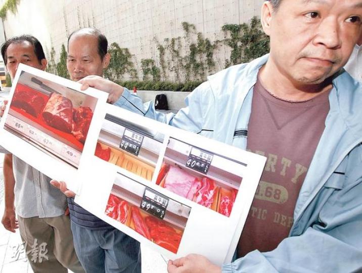 一批本港牛肉肉商昨會見食物及衛生局長高永文,指深港兩地牛肉零售價格相差逾四成,要求打破五豐行壟斷,令牛肉價格回落。(李紹昌攝) 一批本港牛肉肉商昨會見食物及衛生局長高永文,指深港兩地牛肉零售價格相差逾四成,要求打破五豐行壟斷,令牛肉價格回落。(李紹昌攝)