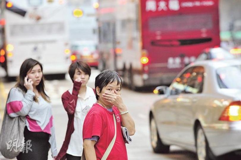 審計報告指出,環保署訂立的空氣污染指標至今不達標,主因是本港車輛排放問題持續惡化,批評巴士重整路線進度緩慢,未能有效減少班次。(鄧宗弘攝) 審計報告指出,環保署訂立的空氣污染指標至今不達標,主因是本港車輛排放問題持續惡化,批評巴士重整路線進度緩慢,未能有效減少班次。(鄧宗弘攝)