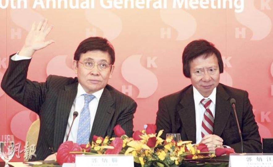 郭炳江(右)及郭炳聯(左)出席股東會後見記者,當時郭炳江尚未知自己「低票連任」。(郭慶輝攝) 郭炳江(右)及郭炳聯(左)出席股東會後見記者,當時郭炳江尚未知自己「低票連任」。(郭慶輝攝)