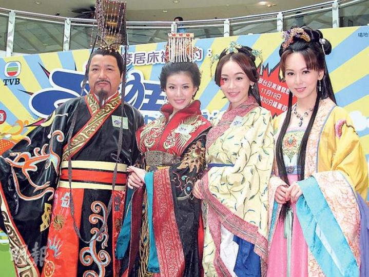 古明華(左起)、張美妮、楊思琦及陳美詩以古裝Look示人,為新節目宣傳造勢。(攝影/記者:唐嘉晞) 古明華(左起)、張美妮、楊思琦及陳美詩以古裝Look示人,為新節目宣傳造勢。(攝影/記者:唐嘉晞)
