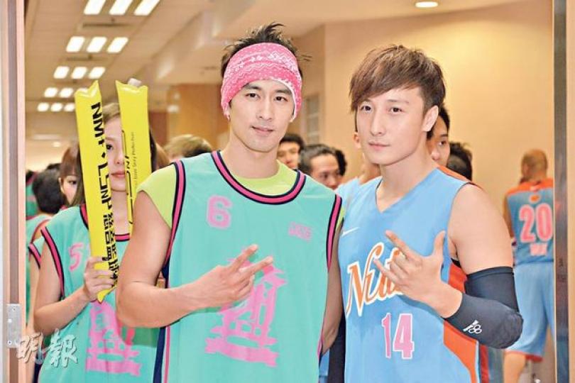 方力申(右)的球隊險勝陳偉成的隊伍。(攝影/記者:陳釗)Mia(右)與Jeana暫時放低性感,密實做啦啦隊。(攝影/記者:陳釗) 方力申(右)的球隊險勝陳偉成的隊伍。(攝影/記者:陳釗)Mia(右)與Jeana暫時放低性感,密實做啦啦隊。(攝影/記者:陳釗)