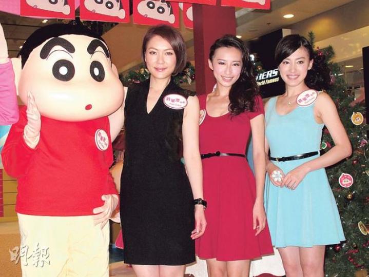 蔣家旻(右起)、龔嘉欣、田蕊妮搶着與蠟筆小新合照。(攝影/記者:孫慧莊) 蔣家旻(右起)、龔嘉欣、田蕊妮搶着與蠟筆小新合照。(攝影/記者:孫慧莊)
