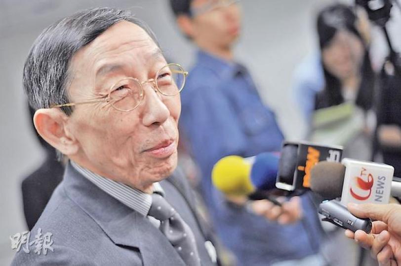 現有電視台以節目形式拍攝廣告雜誌,通訊局廣播業務守則委員會黃應士認為,應加上「廣告」告示免混淆,報章以新聞排版形式刊登的廣告都有此做法。(葉家豪攝) 現有電視台以節目形式拍攝廣告雜誌,通訊局廣播業務守則委員會黃應士認為,應加上「廣告」告示免混淆,報章以新聞排版形式刊登的廣告都有此做法。(葉家豪攝)