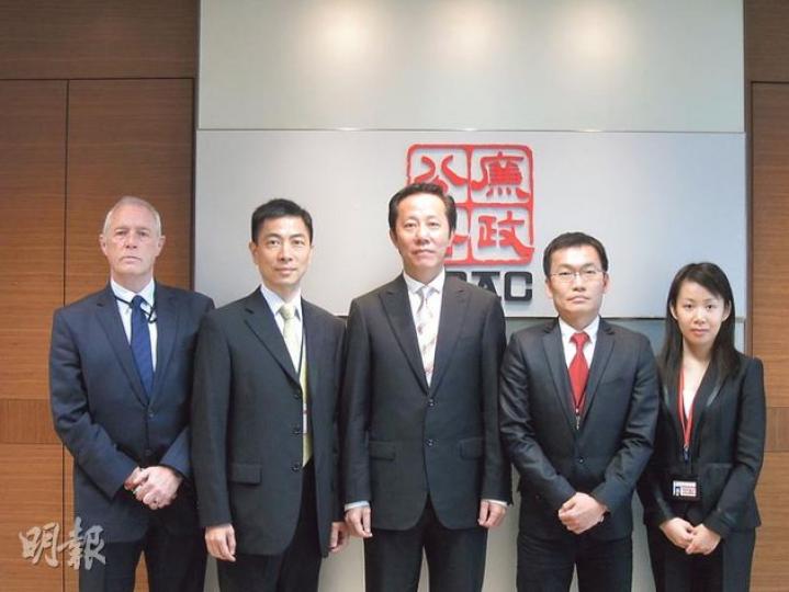 廉署總調查主任陳穎瑤(右一)說,指揮課程也着重辦案交流。圖為英國嚴重及有組織罪行調查局反貪組主管方斯聶(左起)、警司陳國基、廉署首席調查主任蔡雙雄、新加坡貪污調查局總特派調查主任馮偉傑。 (錢瑋琪攝) 廉署總調查主任陳穎瑤(右一)說,指揮課程也着重辦案交流。圖為英國嚴重及有組織罪行調查局反貪組主管方斯聶(左起)、警司陳國基、廉署首席調查主任蔡雙雄、新加坡貪污調查局總特派調查主任馮偉傑。 (錢瑋琪攝)