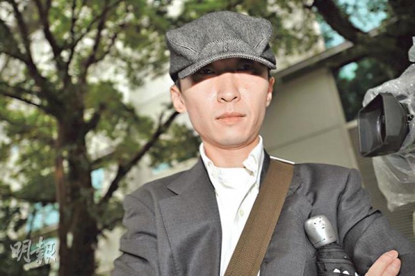 被告蘇卓威三度在醫院內用下體觸碰女護士手掌及臀部,又向護士露械,昨在九龍城裁判法院被判囚16周,獲准以3萬元現金保釋外出,等候上訴。(葉家豪攝) 被告蘇卓威三度在醫院內用下體觸碰女護士手掌及臀部,又向護士露械,昨在九龍城裁判法院被判囚16周,獲准以3萬元現金保釋外出,等候上訴。(葉家豪攝)