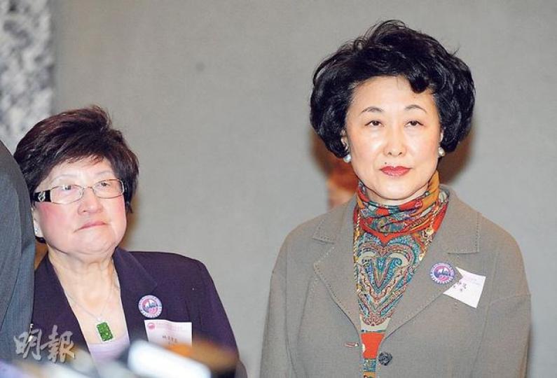 高靜芝(右)獲特首委任入中策組篩選諮詢組織成員,面對外界批評。被問及有否插手政務司長林鄭月娥領導的扶貧委員會,高說不宜評論。圖左為林貝聿嘉。(鄧宗弘攝) 高靜芝(右)獲特首委任入中策組篩選諮詢組織成員,面對外界批評。被問及有否插手政務司長林鄭月娥領導的扶貧委員會,高說不宜評論。圖左為林貝聿嘉。(鄧宗弘攝)