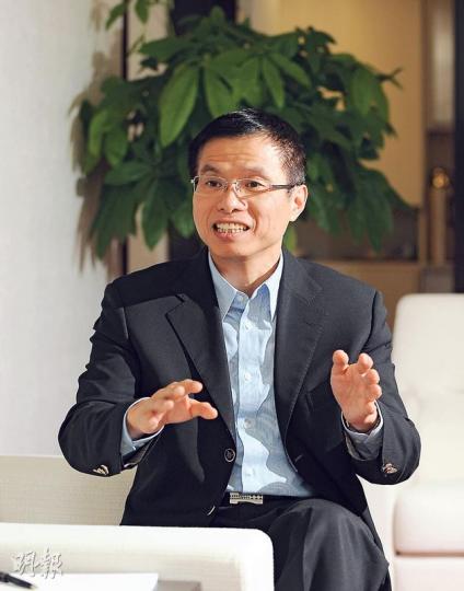 香港中旅總經理許慕韓認為,港人應該也能夠自強,不要過度依賴內地。他支持兩地政府暫緩擴大自由行的决定。(陳淑安攝) 香港中旅總經理許慕韓認為,港人應該也能夠自強,不要過度依賴內地。他支持兩地政府暫緩擴大自由行的决定。(陳淑安攝)