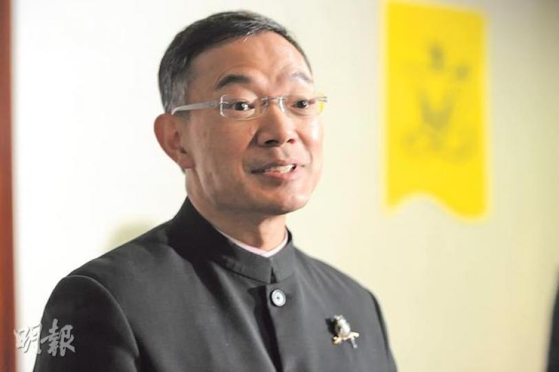 獨立議員謝偉俊批評特首梁振英至今就僭建事件仍未平息社會疑慮,令施政舉步維艱,將計劃向梁提出不信任動議,「快快趣趣為香港有個了斷」。(尹錦恩攝) 獨立議員謝偉俊批評特首梁振英至今就僭建事件仍未平息社會疑慮,令施政舉步維艱,將計劃向梁提出不信任動議,「快快趣趣為香港有個了斷」。(尹錦恩攝)