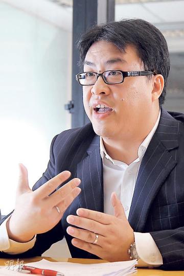 中磊風險顧問董事何焯維認為,內地民企老闆對上市規則概念不清晰,是導致民企風暴出現的原因。(林俊源攝) 中磊風險顧問董事何焯維認為,內地民企老闆對上市規則概念不清晰,是導致民企風暴出現的原因。(林俊源攝)