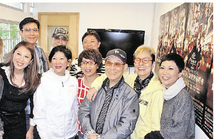 鄭少秋(後排左起)、葉振棠、葉麗儀;李樂詩(前排左起)、凌波、張德蘭、仙杜拉、陳潔靈齊為顧嘉輝(前排右三)演唱會排練,唱盡經典金曲。(攝影/記者﹕鍾一虹) 鄭少秋(後排左起)、葉振棠、葉麗儀;李樂詩(前排左起)、凌波、張德蘭、仙杜拉、陳潔靈齊為顧嘉輝(前排右三)演唱會排練,唱盡經典金曲。(攝影/記者﹕鍾一虹)