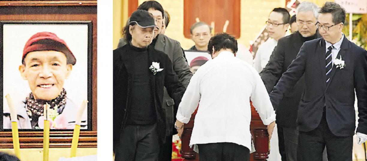 《兒童樂園》創辦人兼前主編羅冠樵(小圖)出殯,扶靈者包括阿虫(右圖左一)、陶傑(右一)同尊子(右二)。(李澤彤攝) 《兒童樂園》創辦人兼前主編羅冠樵(小圖)出殯,扶靈者包括阿虫(右圖左一)、陶傑(右一)同尊子(右二)。(李澤彤攝)