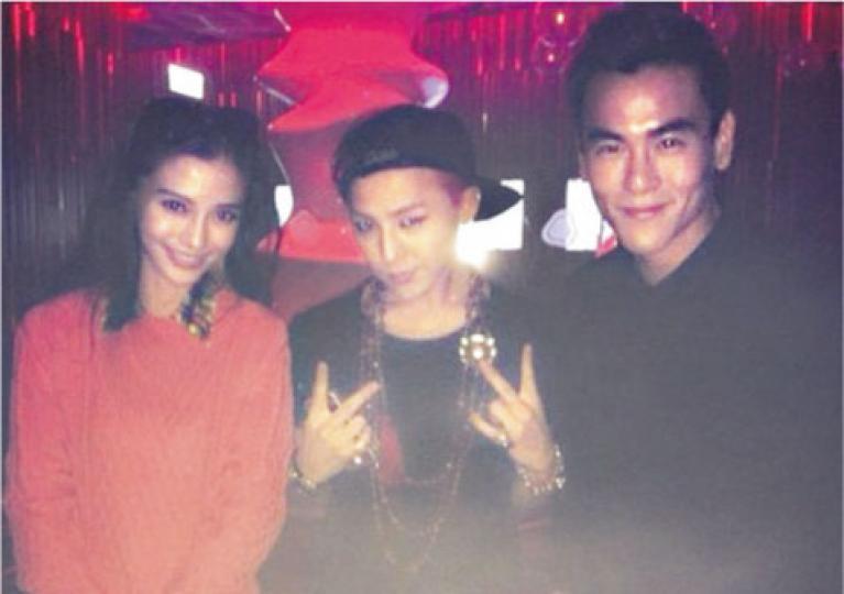 Baby與彭于晏(右)出席頒獎禮後派對,與G-Dragon(中)合照,強調未有問對方取電話號碼。(微博圖片) Baby與彭于晏(右)出席頒獎禮後派對,與G-Dragon(中)合照,強調未有問對方取電話號碼。(微博圖片)