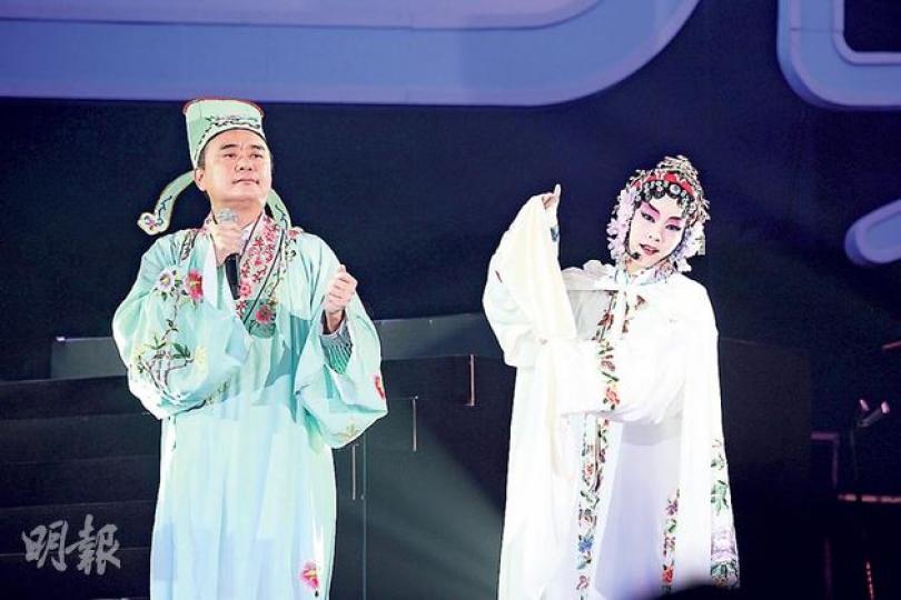 小齊擔任陳昇(左)演唱會嘉賓,在台上取笑對方的古裝扮相甚似阿叻。(攝影/記者﹕林祖傑)小齊(左)(攝影/記者﹕林祖傑) 小齊擔任陳昇(左)演唱會嘉賓,在台上取笑對方的古裝扮相甚似阿叻。(攝影/記者﹕林祖傑)小齊(左)(攝影/記者﹕林祖傑)