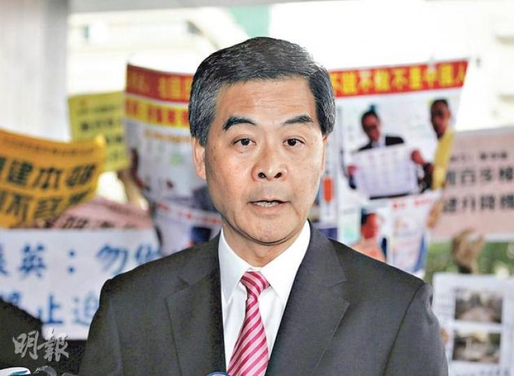 特首梁振英稱,在飯局中主動向建制派議員請教回應梁宅僭建的辦法,不排除會透過記者會、立法會或書面回應事件,最快會於本周交代。(李紹昌攝) 特首梁振英稱,在飯局中主動向建制派議員請教回應梁宅僭建的辦法,不排除會透過記者會、立法會或書面回應事件,最快會於本周交代。(李紹昌攝)