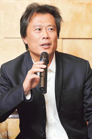 深圳城建公司副總經理羅榮堅表示,近期北京、上海、廣州及深圳各市政府賣地均創出「高價地王」,後市情况不俗。(葉家豪攝) 深圳城建公司副總經理羅榮堅表示,近期北京、上海、廣州及深圳各市政府賣地均創出「高價地王」,後市情况不俗。(葉家豪攝)