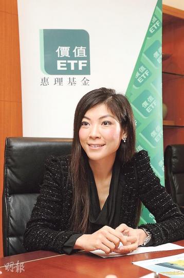 惠理基金ETF業務拓展副總監陳玉冰表示,價值黃金ETF及其餘兩隻黃金ETF都是以倫敦黃金定價盤(London Gold Fixing Price)作追蹤目標,全屬100%實物複製。(陳淑安攝) 惠理基金ETF業務拓展副總監陳玉冰表示,價值黃金ETF及其餘兩隻黃金ETF都是以倫敦黃金定價盤(London Gold Fixing Price)作追蹤目標,全屬100%實物複製。(陳淑安攝)