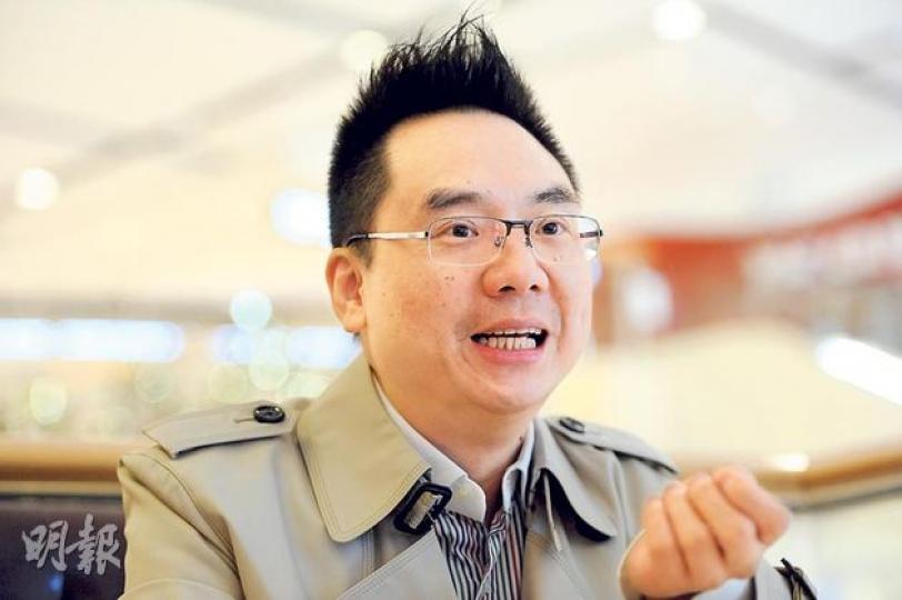 譚紹興指出,樓市辣招令資金湧入工商舖,以致價格飈升,因此他將減持工商舖,重返住宅市場。(尹錦恩攝) 譚紹興指出,樓市辣招令資金湧入工商舖,以致價格飈升,因此他將減持工商舖,重返住宅市場。(尹錦恩攝)