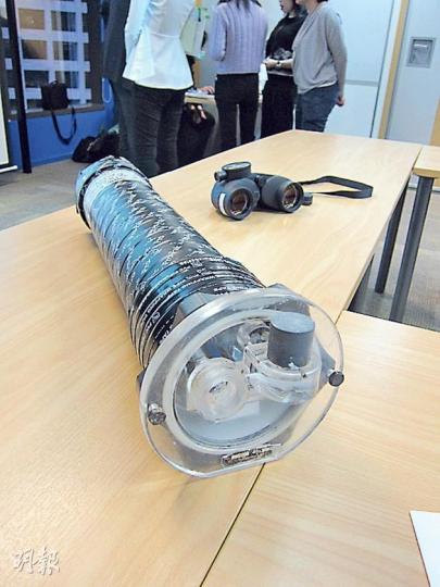 機管局引進5部「靜態聲音監測器」,設於海底,記錄中華白海豚發出的聲音,以評估牠們的習性,較只能白天做的目視法更全面。(馬耀森攝) 機管局引進5部「靜態聲音監測器」,設於海底,記錄中華白海豚發出的聲音,以評估牠們的習性,較只能白天做的目視法更全面。(馬耀森攝)