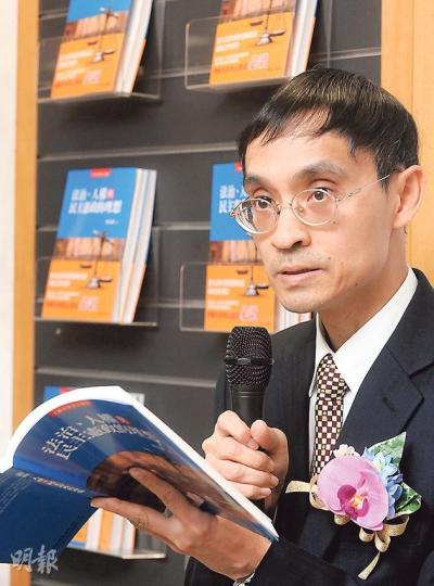 身兼基本法委員會委員的港大法學院教授陳弘毅(圖),昨反駁委員會副主任梁愛詩,強調香港法制獲《中英聯合聲明》及《基本法》保障至少50年不變。(劉焌陶攝) 身兼基本法委員會委員的港大法學院教授陳弘毅(圖),昨反駁委員會副主任梁愛詩,強調香港法制獲《中英聯合聲明》及《基本法》保障至少50年不變。(劉焌陶攝)