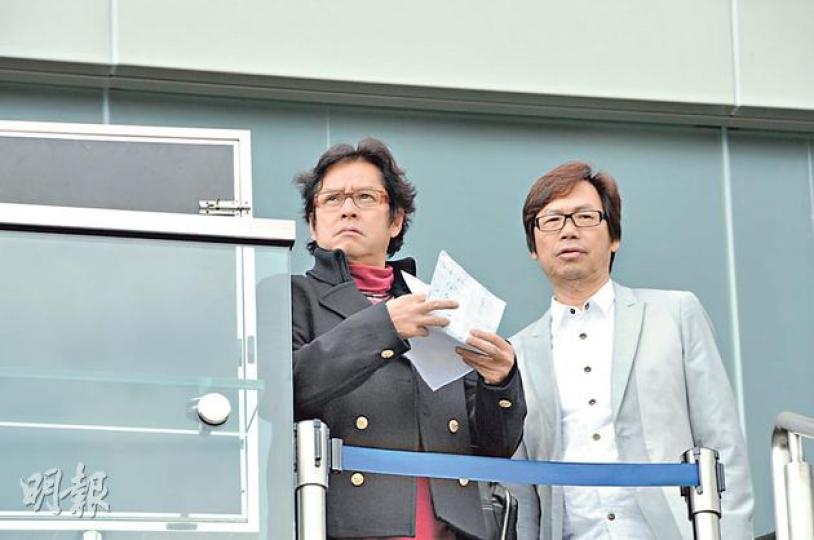 阿倫與彭健新睇馬睇到入神,更妙喻志偉「掌摑風波」。(攝影﹕梁迺楠)曾志偉愛駒「卡加大師」跑第3,令他非常高興,暫時忘記風波煩惱。(攝影﹕梁迺楠)阿叻力撐老友志偉,不會隨便動手。(攝影﹕梁迺楠) 阿倫與彭健新睇馬睇到入神,更妙喻志偉「掌摑風波」。(攝影﹕梁迺楠)曾志偉愛駒「卡加大師」跑第3,令他非常高興,暫時忘記風波煩惱。(攝影﹕梁迺楠)阿叻力撐老友志偉,不會隨便動手。(攝影﹕梁迺楠)