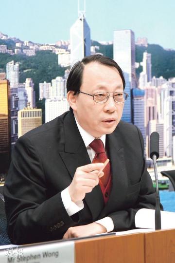 法律改革委員會發表《逆權管有》諮詢文件,小組委員會主席陳景生(圖)認為,現時很多業主不知自己土地被霸佔,若佔地者申請逆權侵佔土地時,加入兩年的業主不反對通知期,可更保障業主利益。(林俊源攝) 法律改革委員會發表《逆權管有》諮詢文件,小組委員會主席陳景生(圖)認為,現時很多業主不知自己土地被霸佔,若佔地者申請逆權侵佔土地時,加入兩年的業主不反對通知期,可更保障業主利益。(林俊源攝)